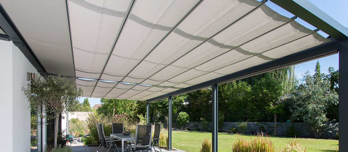 Terrasse mit Beschattung für die Terrassenüberdachung