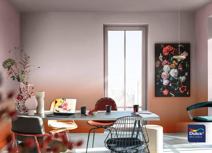 Modernes Homeoffice Büro in der Farbe des Jahres 2024 "Sweet Embrace" und der dazugehörigen Trendfarben