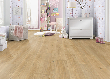 Raum Inspiration für das Kinderzimmer: modern gestaltetes Kinderzimmer mit hellem Holzboden