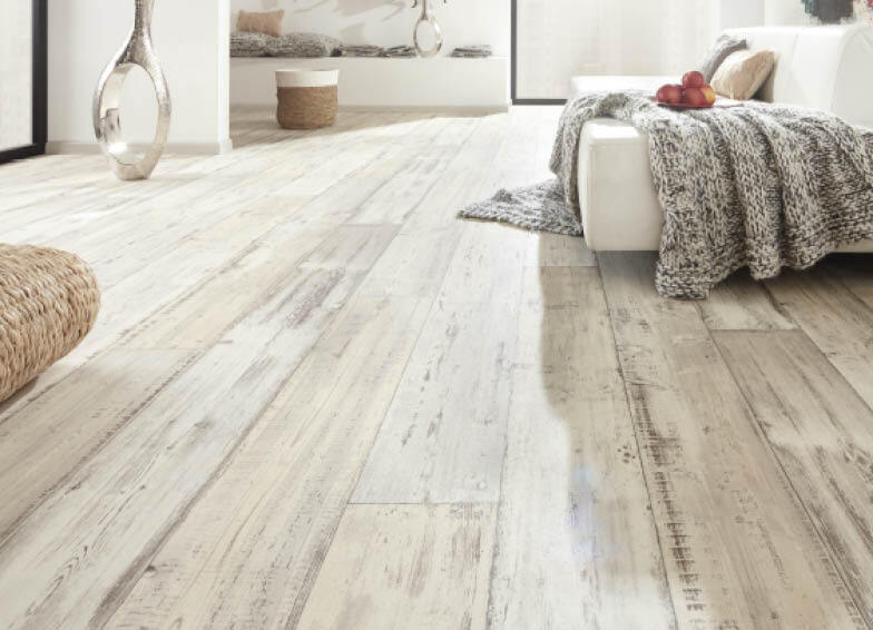 Zimmer einrichten Ideen: Nahaufnahme eines hellen Fußbodens in einem Wohnraum