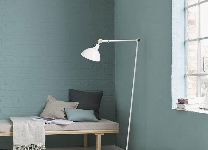 Wandfarbe Gelassenes Mittelblau im Wohnzimmer