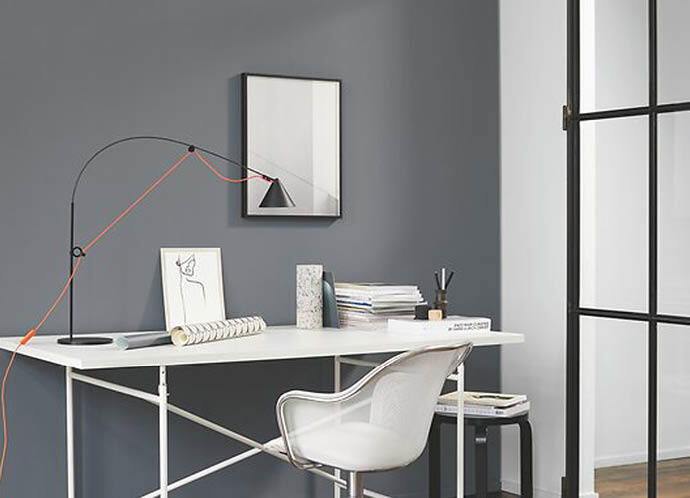 Wandfarbe Expressives Graphitgrau im Home Office