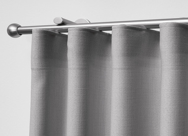 Fensterdekoration: Grau Gardine, genäht auf Wellenband