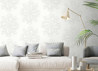 Farbige Tapeten an der Wand in der Farbe Elfenbein mit floralem Muster im Wohnzimmer